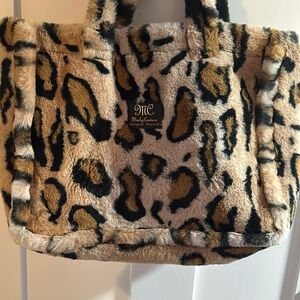 Love this bag! No need for it anymore. Used like 3 times